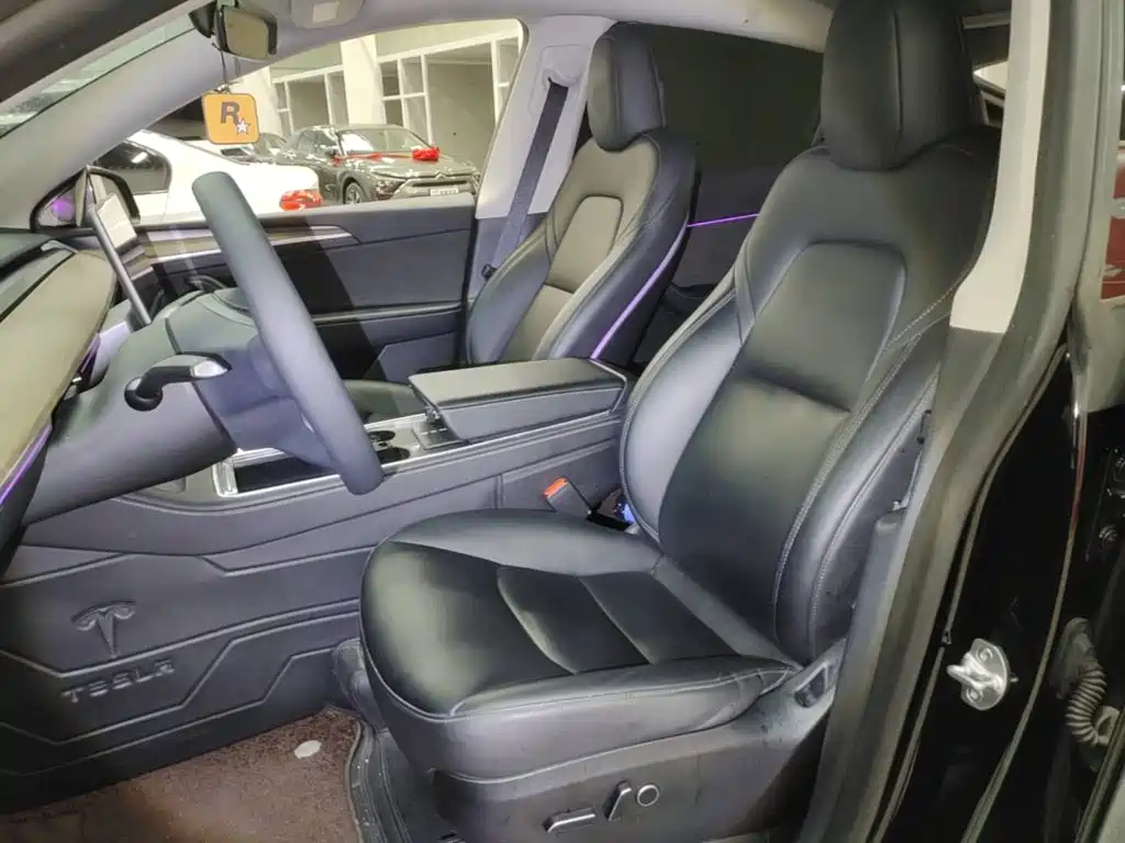 Tesla Model Y — фото 15