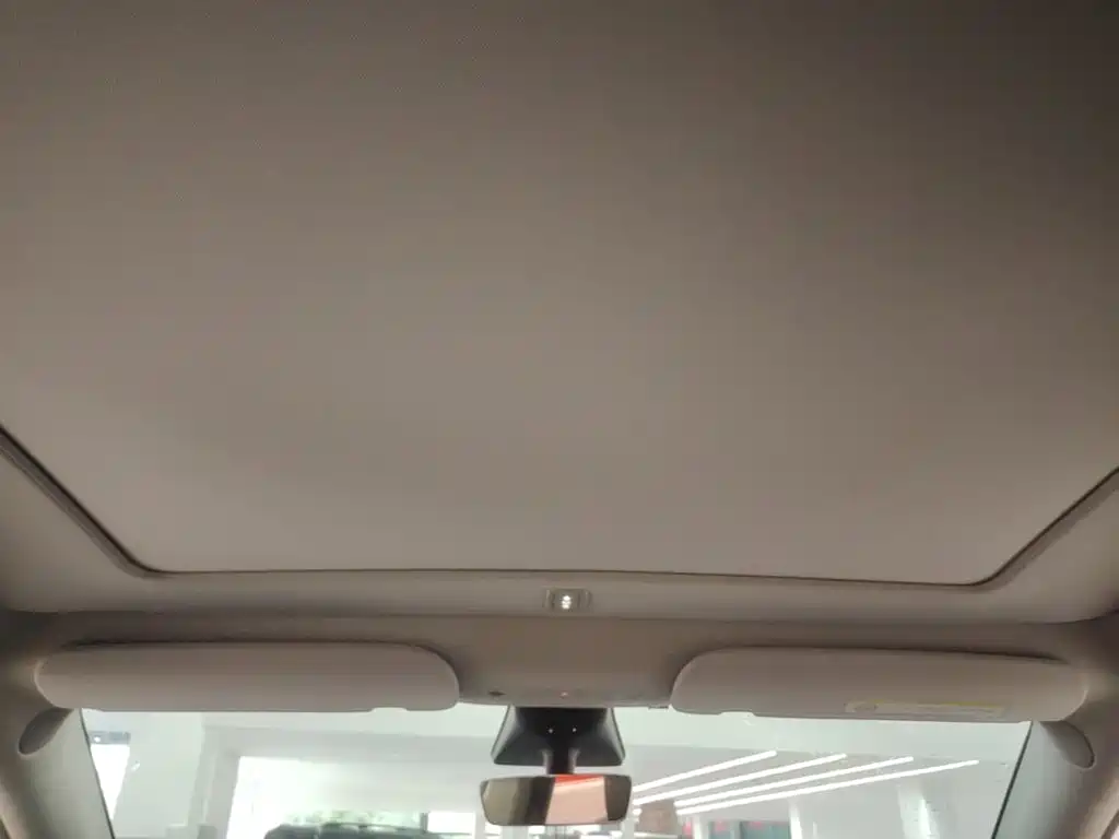 Tesla Model Y — фото 18