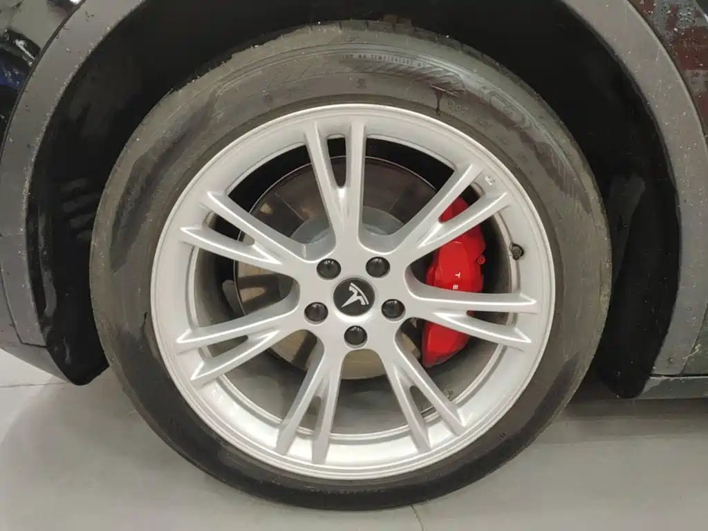 Tesla Model Y — фото 23