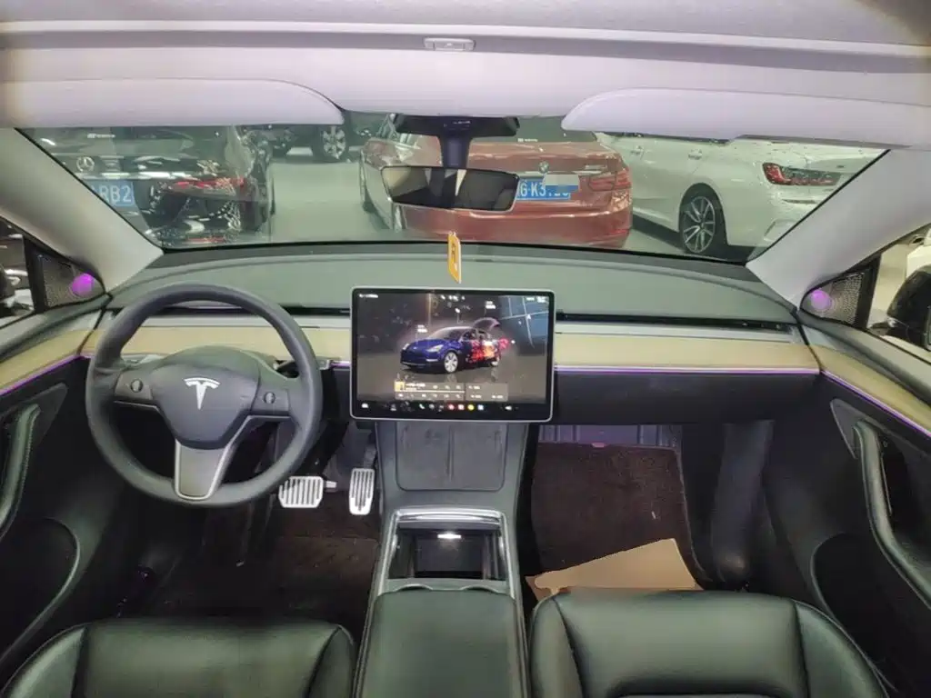 Tesla Model Y — фото 10