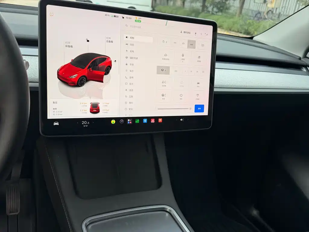 Tesla Model Y — фото 18