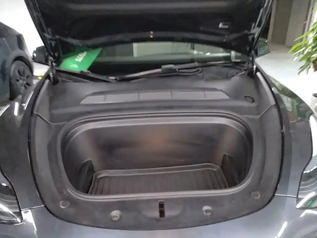 Tesla Model Y — фото 20