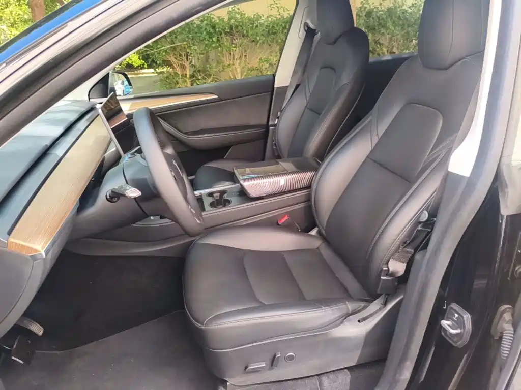 Tesla Model Y — фото 15