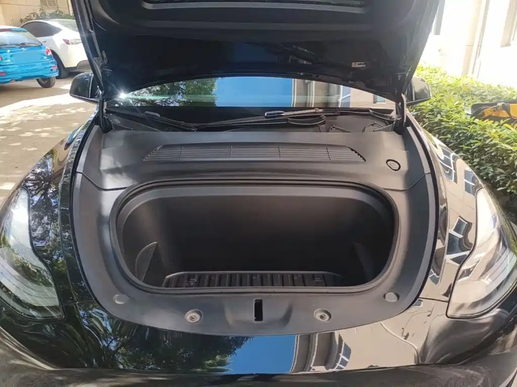 Tesla Model Y — фото 20