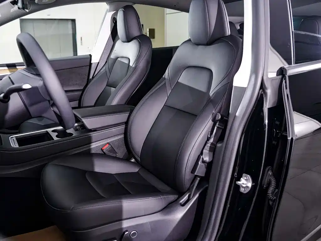 Tesla Model Y — фото 15