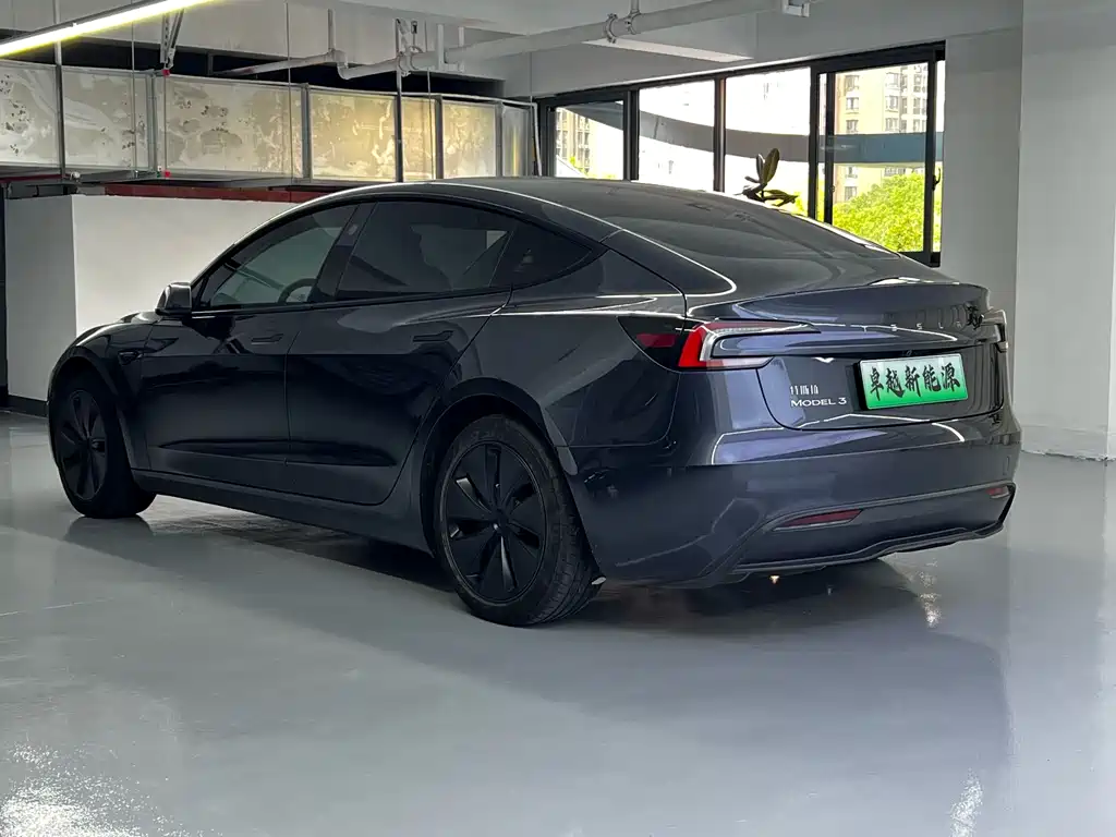 Tesla Model 3 — фото 13