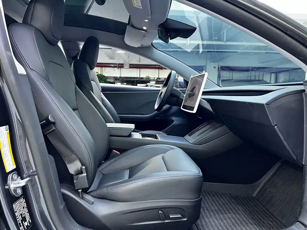 Tesla Model 3 — фото 4