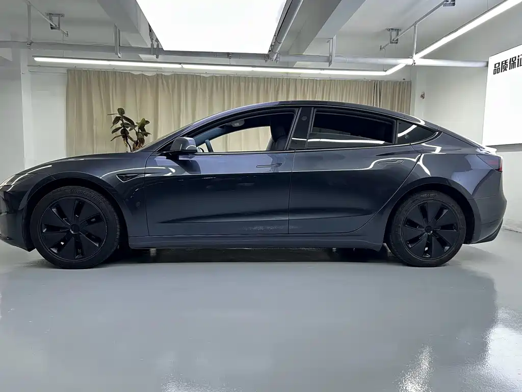 Tesla Model 3 — фото 10