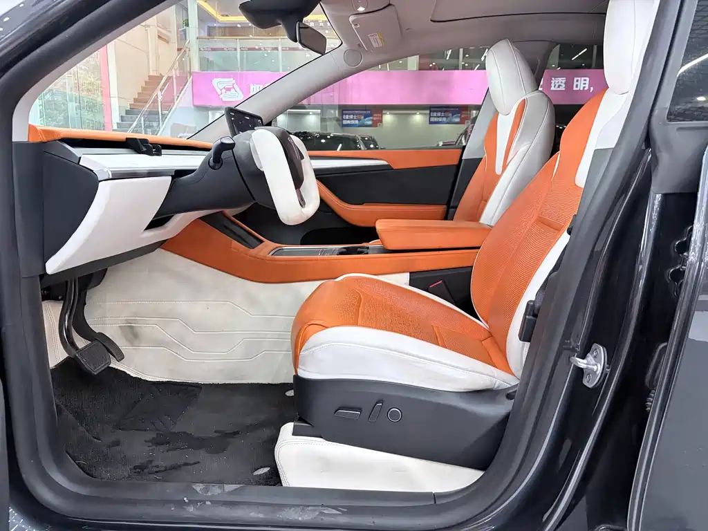 Tesla Model Y — фото 13