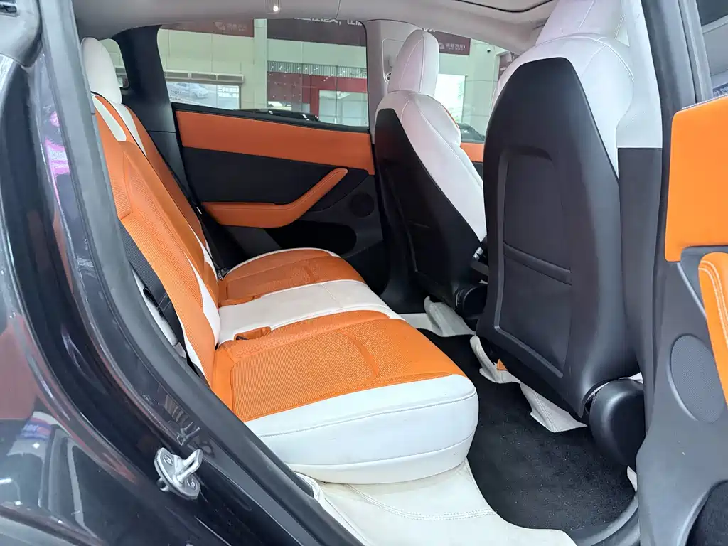 Tesla Model Y — фото 15