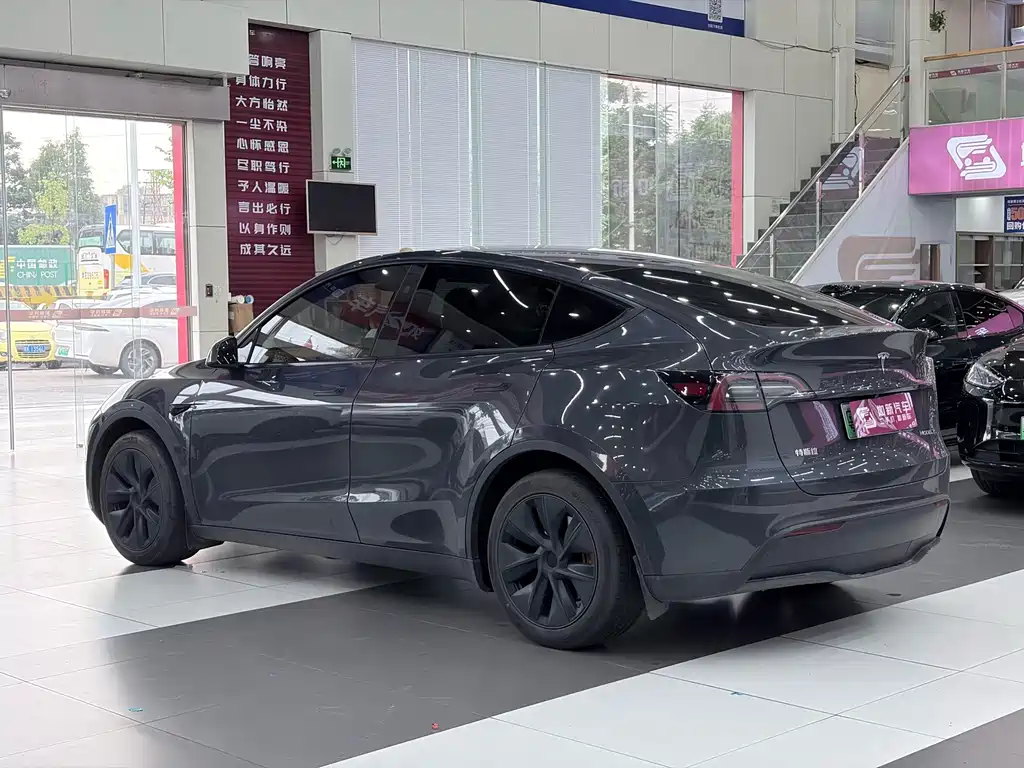 Tesla Model Y — фото 5