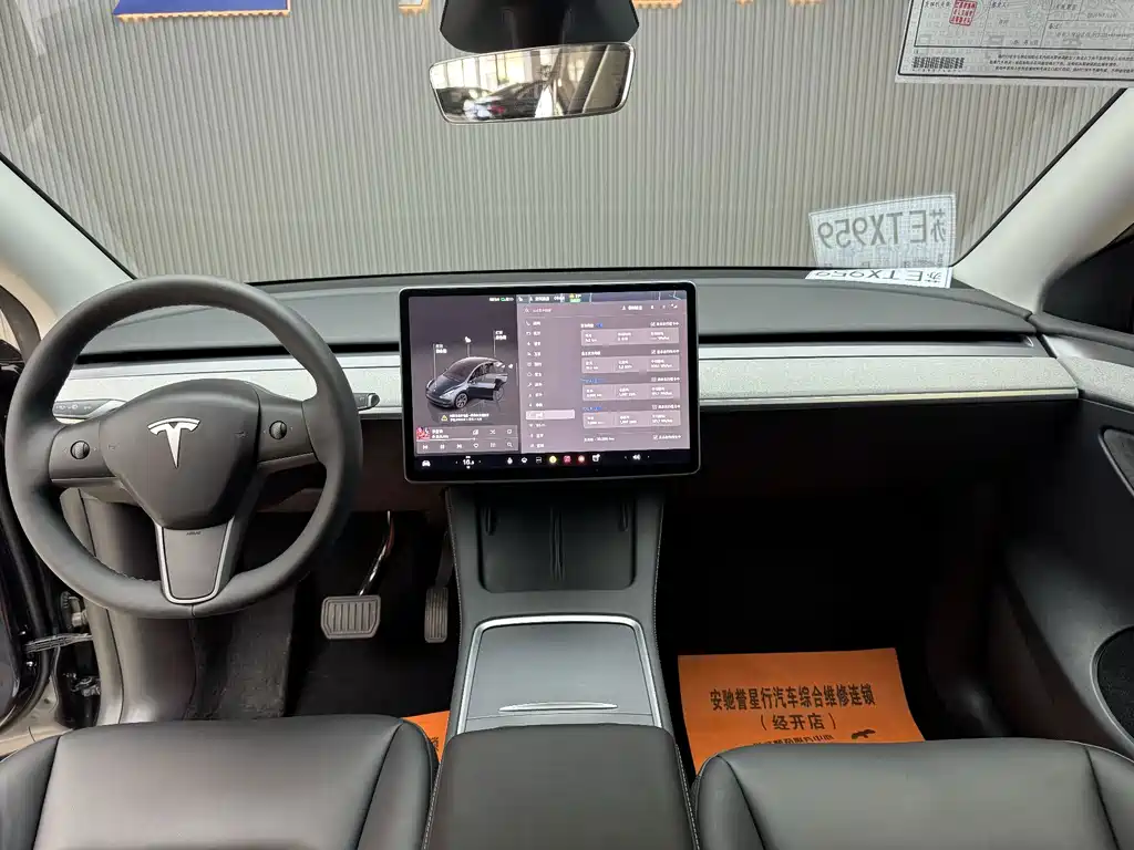 Tesla Model Y — фото 3