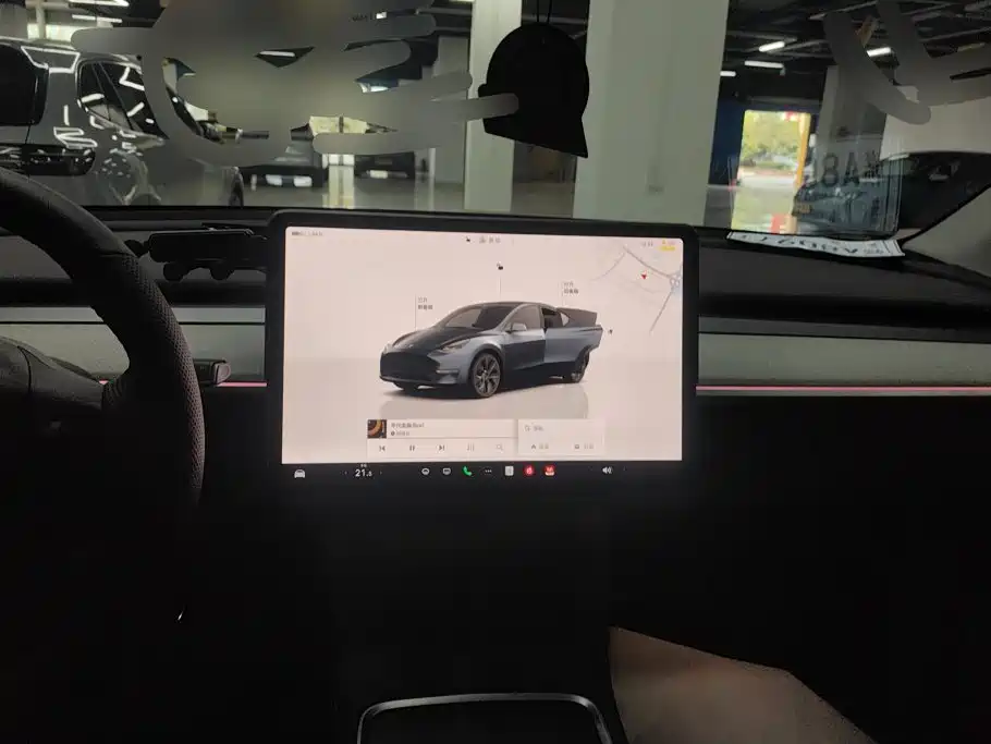 Tesla Model Y — фото 13