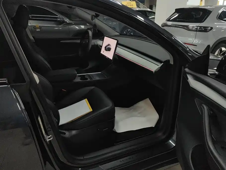 Tesla Model Y — фото 8