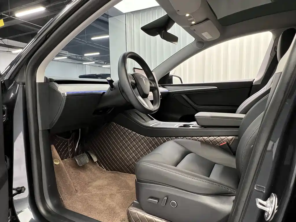 Tesla Model Y — фото 4