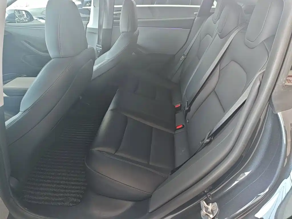Tesla Model 3 — фото 17