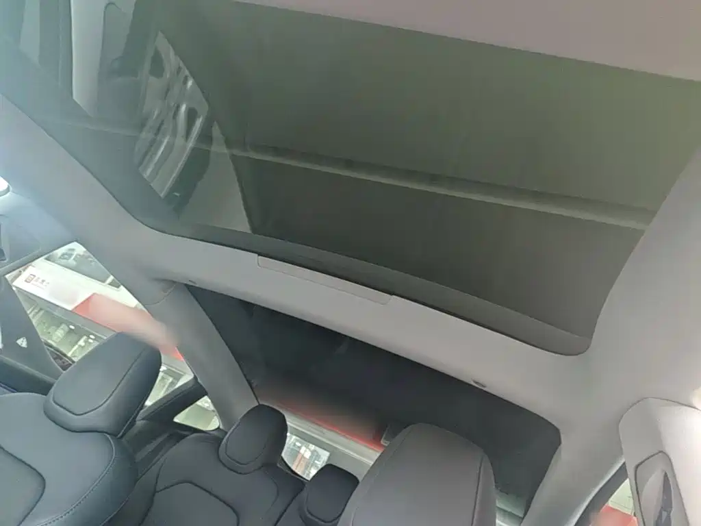 Tesla Model 3 — фото 18