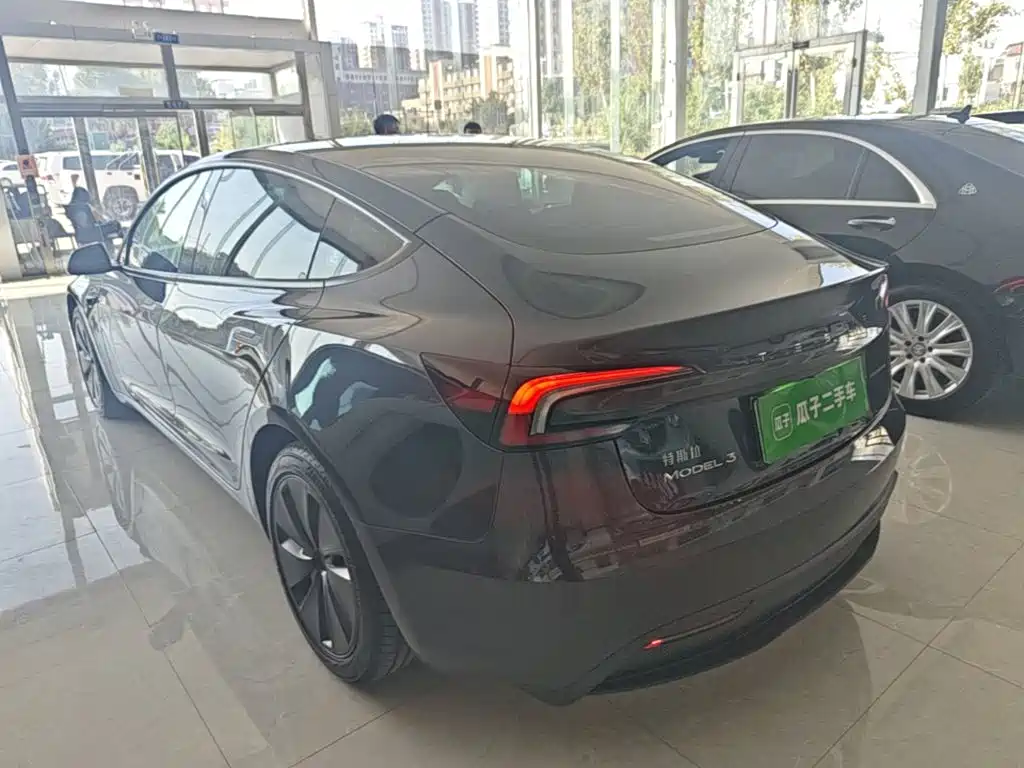 Tesla Model 3 — фото 5