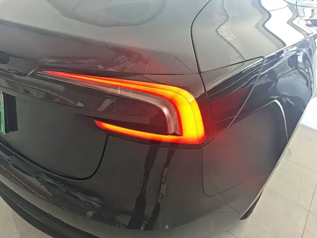 Tesla Model 3 — фото 8