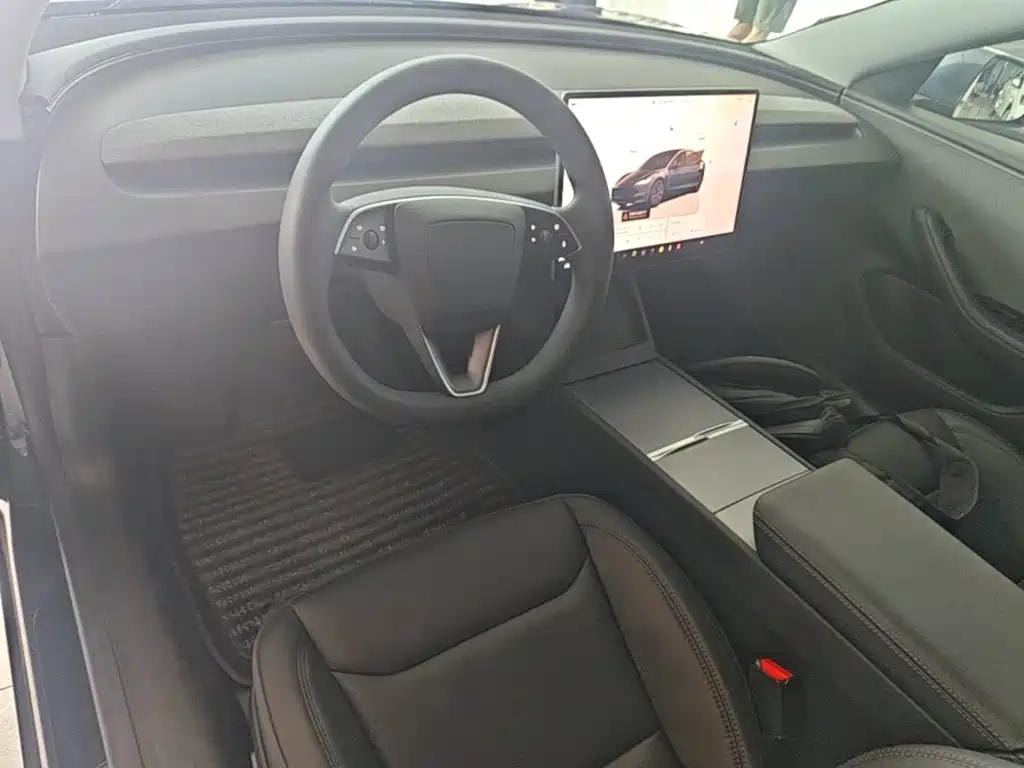 Tesla Model 3 — фото 10