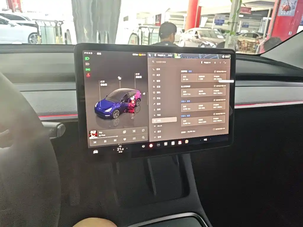 Tesla Model Y — фото 13
