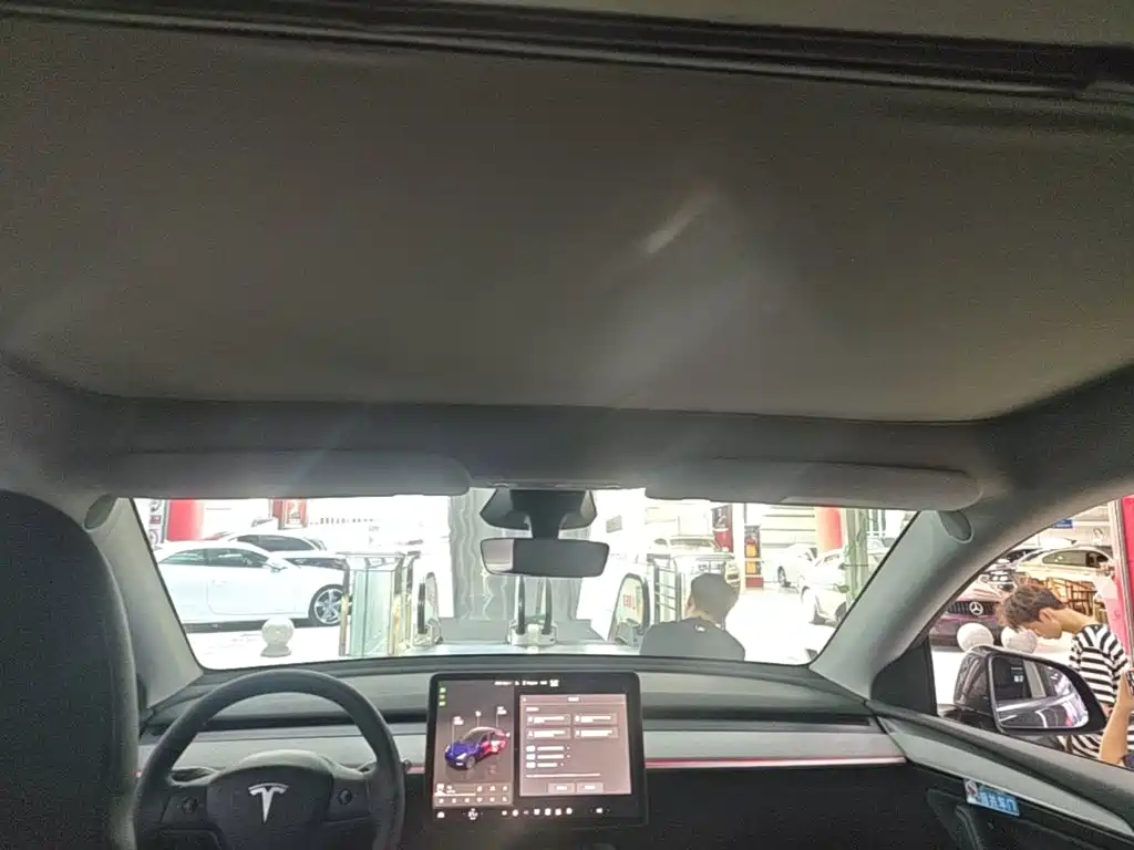 Tesla Model Y — фото 18