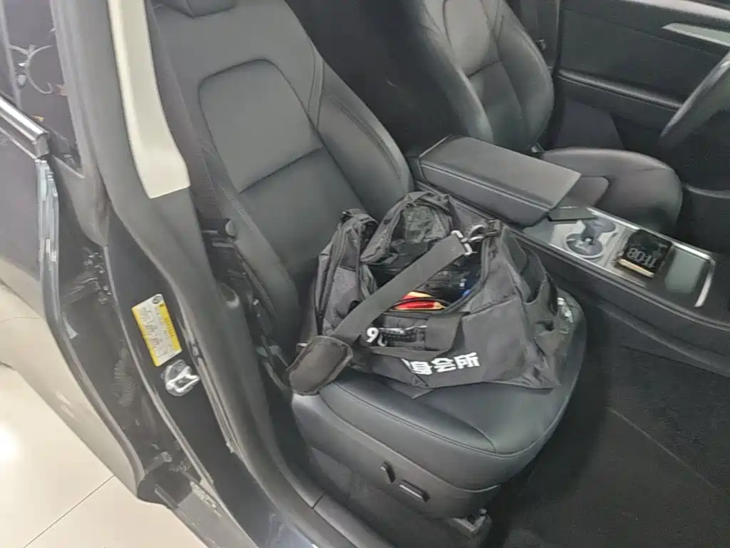 Tesla Model Y — фото 25