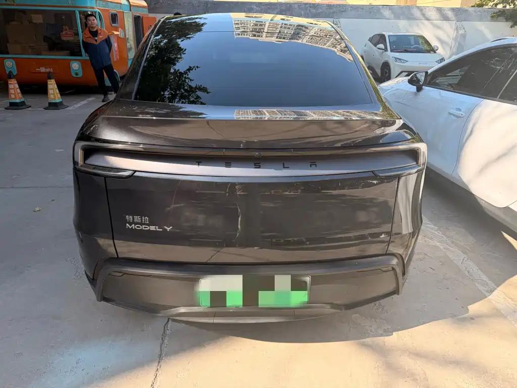 Tesla Model Y — фото 3
