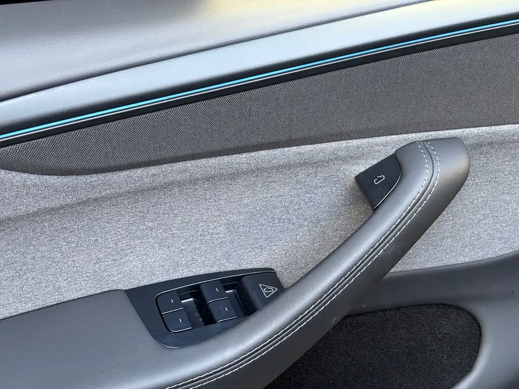 Tesla Model Y — фото 13