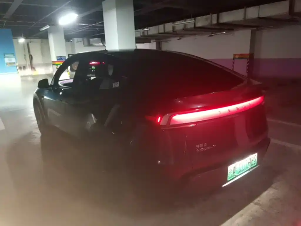 Tesla Model Y — фото 5