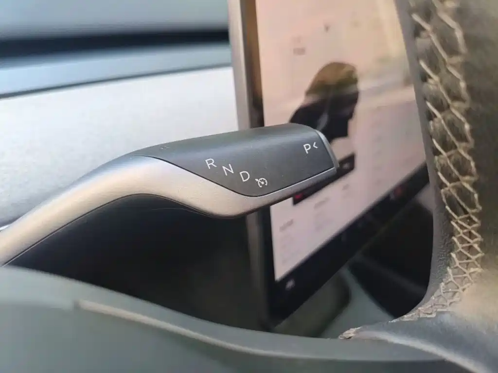 Tesla Model Y — фото 14