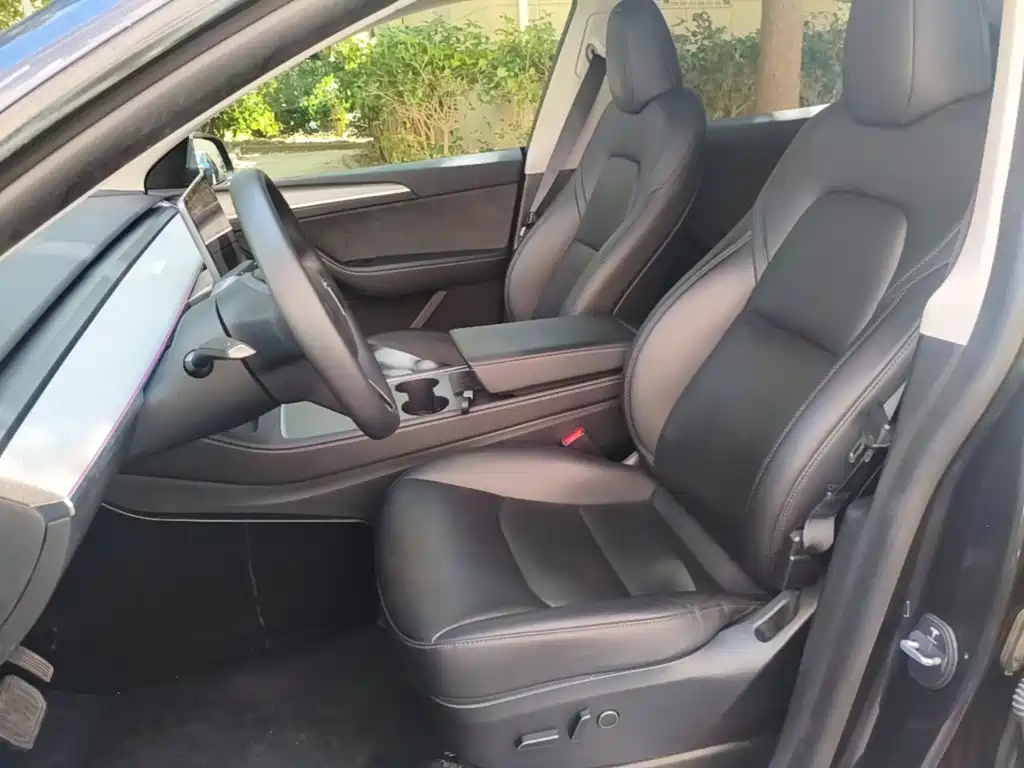 Tesla Model Y — фото 15