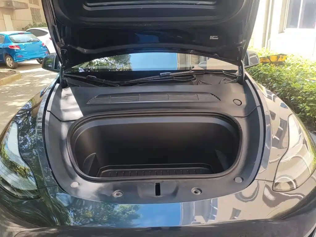 Tesla Model Y — фото 20