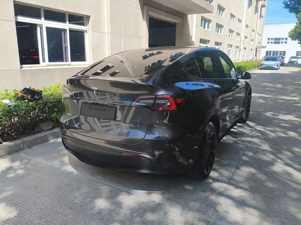 Tesla Model Y — фото 7