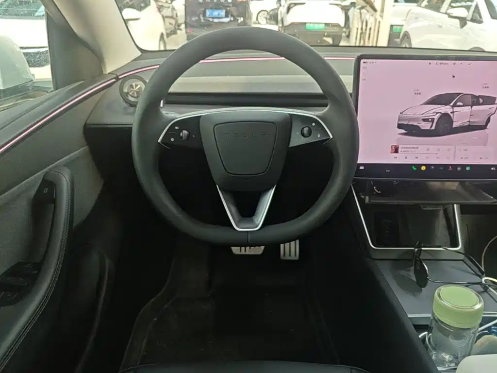 Tesla Model Y — фото 11