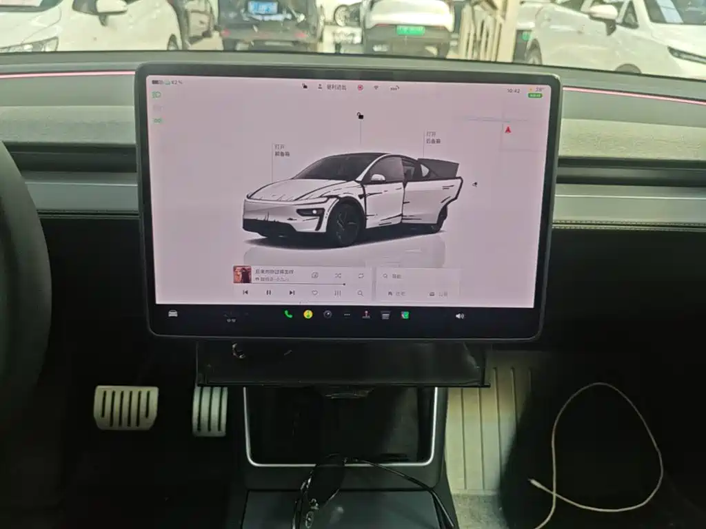 Tesla Model Y — фото 13