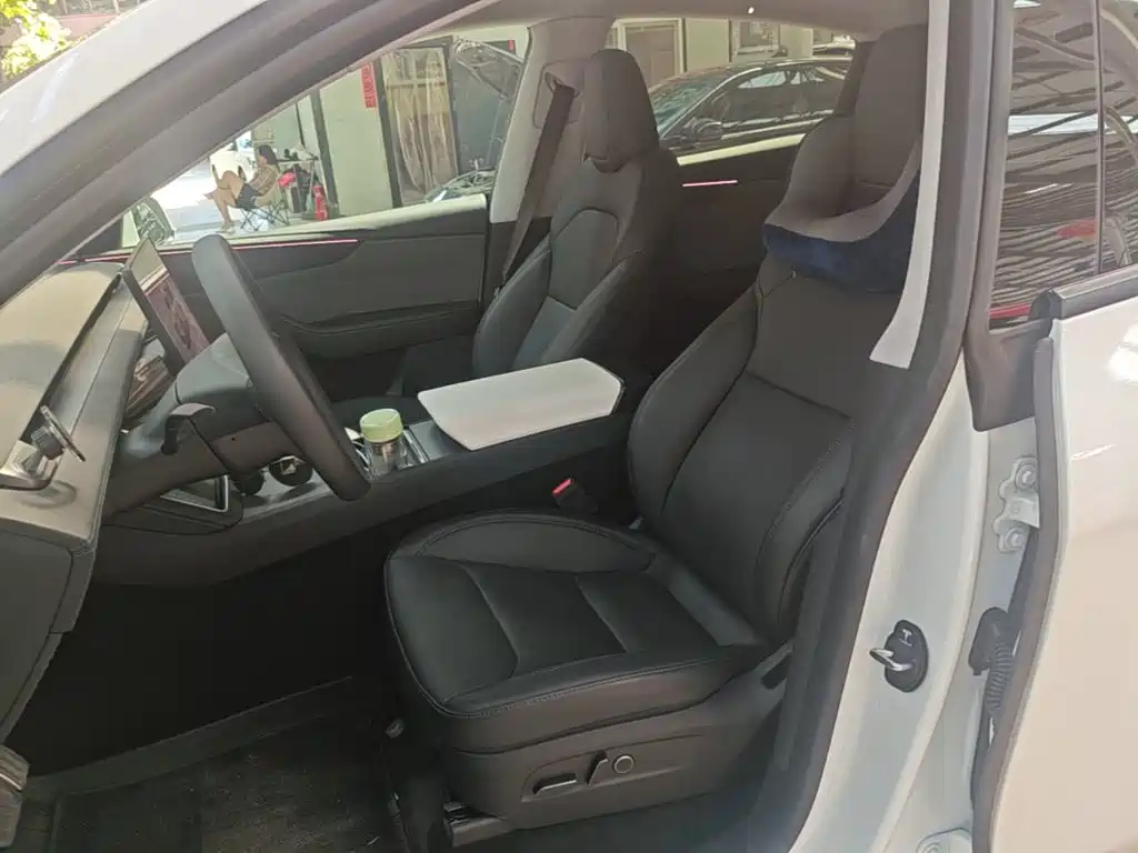 Tesla Model Y — фото 15