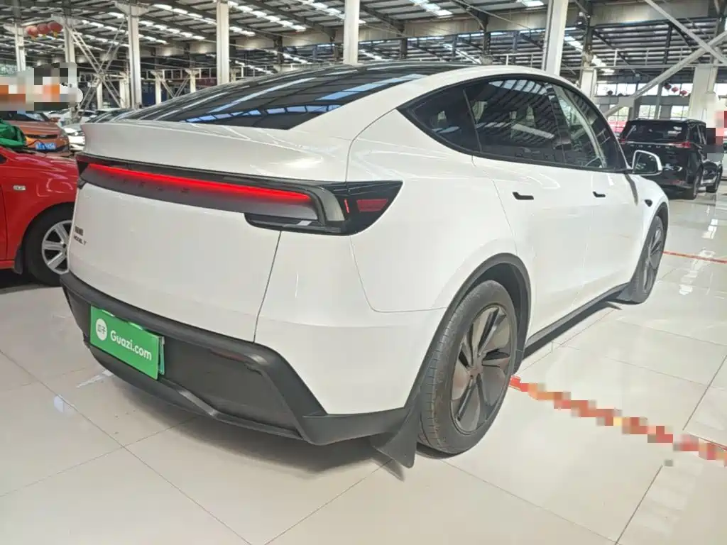 Tesla Model Y — фото 7