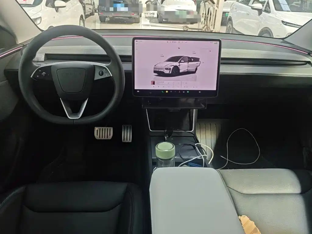 Tesla Model Y — фото 10