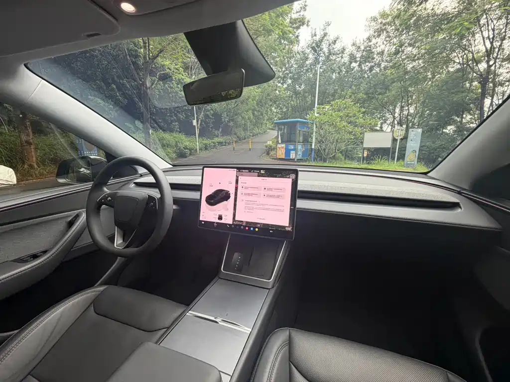 Tesla Model Y — фото 11