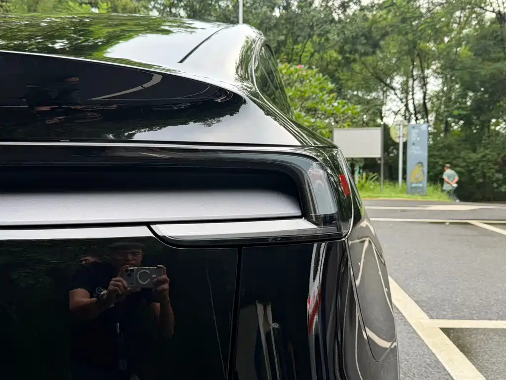 Tesla Model Y — фото 18