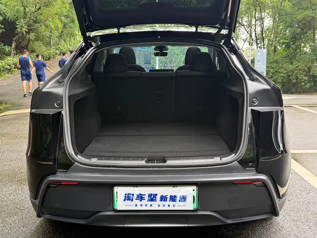 Tesla Model Y — фото 19