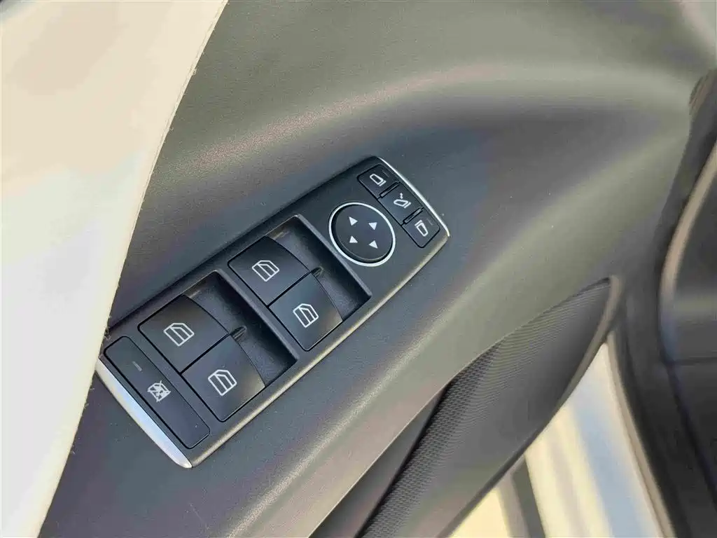Tesla Model X — фото 9