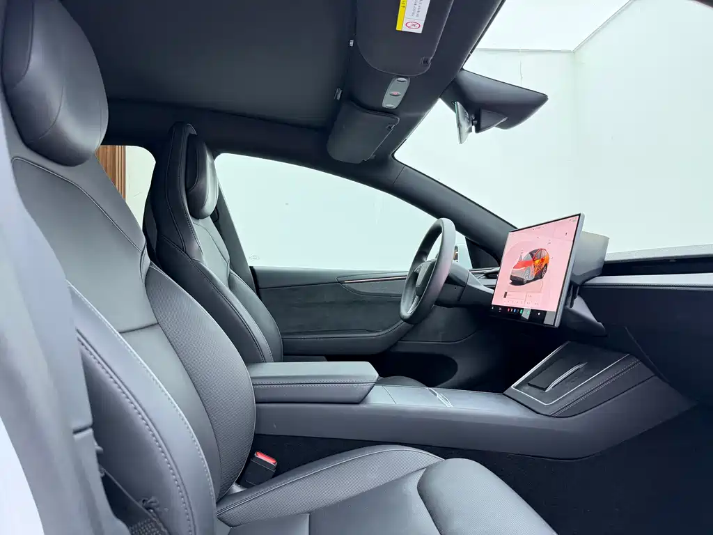Tesla Model Y L — фото 15