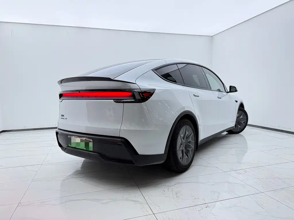 Tesla Model Y L — фото 4
