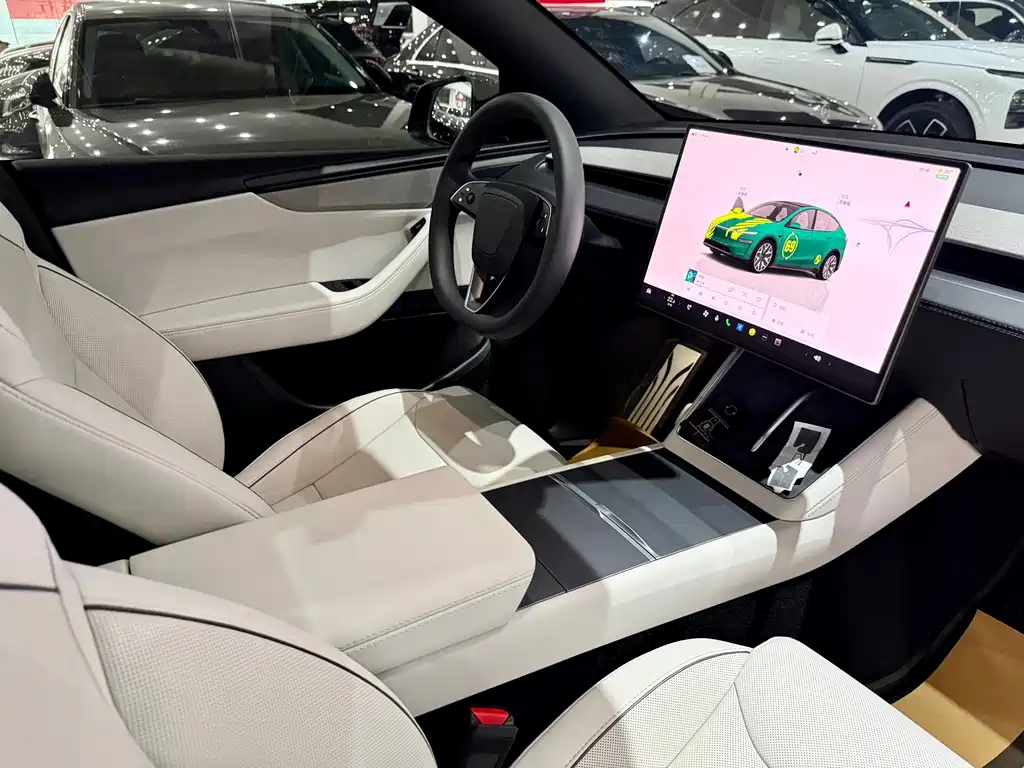 Tesla Model Y L — фото 3