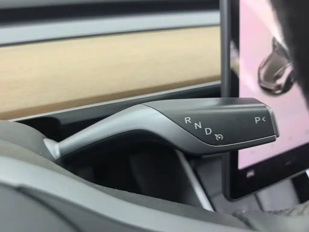 Tesla Model 3 — фото 14