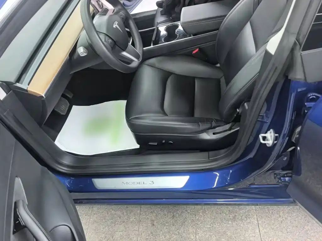 Tesla Model 3 — фото 15