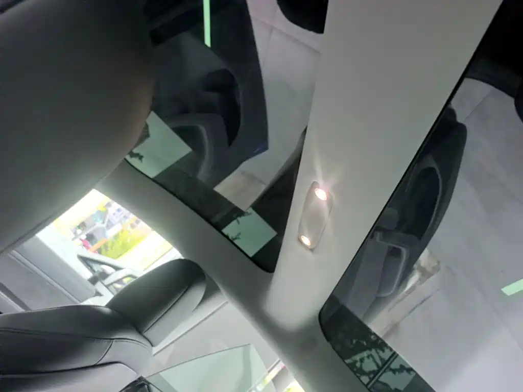 Tesla Model 3 — фото 18