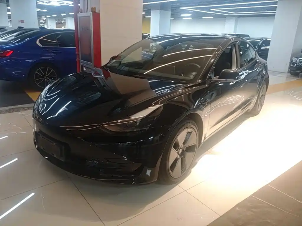 Tesla Model 3 — фото 2